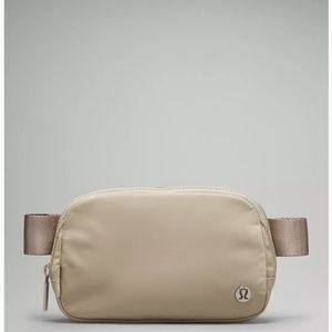 Lululemon 1L belt bag in Raw Linen (NWT)